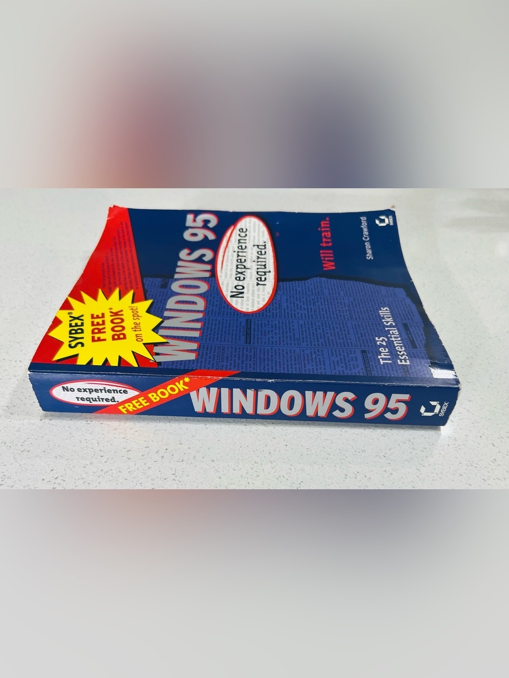 Windows 95 Guidebook - Blue - Picture 2 of 3